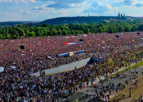 Čtvrt milionu lidí demonstrovalo na Letné a žádali odstoupení Babiše