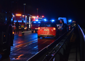 Na dálnici D10 havarovalo patnáct vozidel, osoby utrpěly naštěstí jen lehká zranění