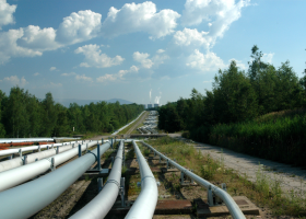 Čistá ropa přitekla ropovodem Družba na hranice s Běloruskem, do České republiky poteče také