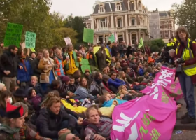 Ve světových metropolích začaly protesty klimatických aktivistů, komplikují dopravu