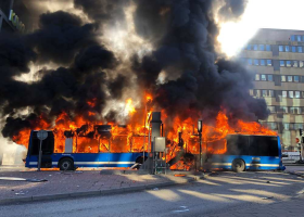 V centru Stockholmu vybouchnul autobus. Za výbuchem stojí nádrž na plyn