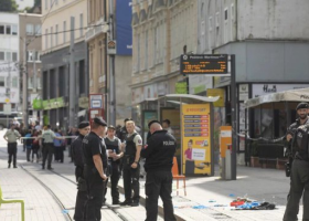Postřelená patnáctiletá dívka v Bratislavě. Vyhrožoval všem, kdo mu do cesty přišel