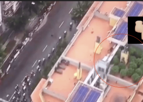 Během cyklistického závodu vrtulník objevil plantáž marihuany na střeše domu