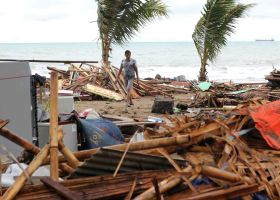 Tsunami v Indonésii zabila přes dvě stě lidí. Dalších 800 je zraněných