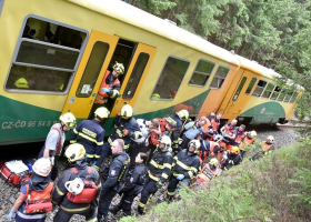 Na Karlovarsku se srazily dva vlaky na místě jsou mrtví