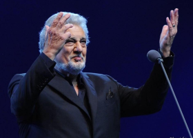 Operní hvězda Plácido Domingo skončil v Metropolitní opeře kvůli obvinění ze sexuálního obtěžování