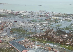 Zdevastované Bahamy, přes 20 mrtvých a 70 tisíc lidí bez jídla, vody i obydlí