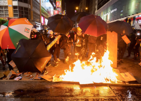 Demonstranti v Hongkongu blokují dopravu. Vláda upozornila na vážné následky.