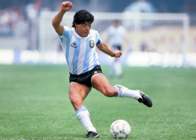 Zemřel Diego Maradona