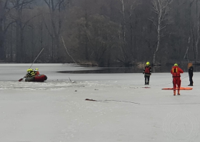 Pět dětí se propadlo v Žamberku pod led