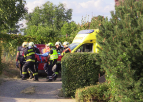 Střelba v Kostelci nad Labem, starší žena byla postřelena