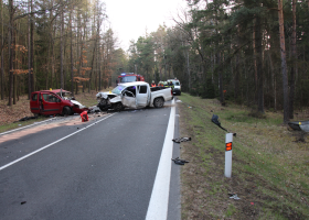 Tragická dopravní nehoda na Rakovnicku, při které zemřel jeden z řidičů. Kriminalisté žádají svědky o pomoc