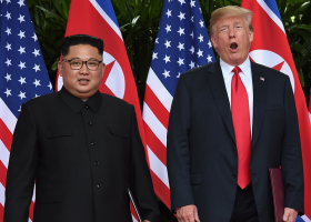 Donald Trump vstoupil jako první americký prezident na území KLDR