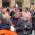 Lidé do půl těla na demonstraci proti covidovým opatření v Praze