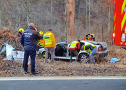 Smrtelná nehoda na Bruntálsku. Řidič nezvládl svůj vůz na náledí