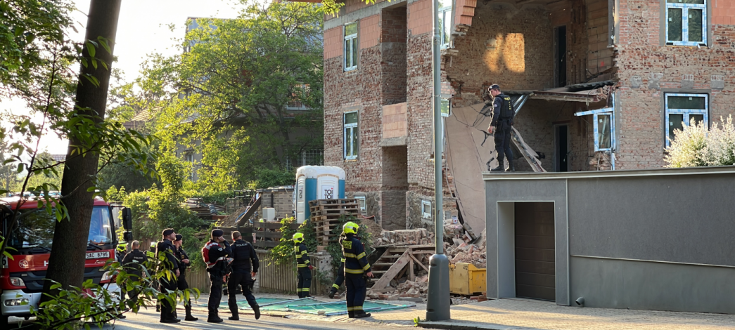 V Praze spadla část rekonstruovaného domu. Nikdo naštěstí nebyl zraněn