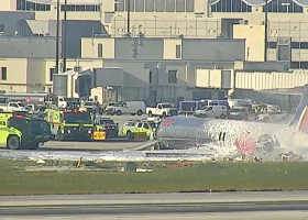 Letadlu se při přistání v Miami zhroutil podvozek, začalo hořet