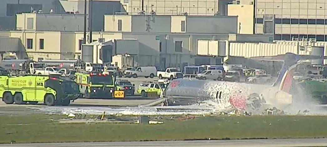 Letadlu se při přistání v Miami zhroutil podvozek, začalo hořet