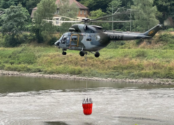 Vrtulníky jsou výraznou pomocí pro hasiče
