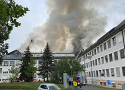 Požár střechy v ÚVN v Praze