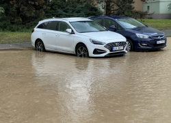 Bleskové povodně zaplavili Komořany v Praze