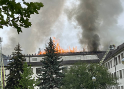 Požár střechy v ÚVN v Praze