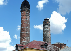 Areál Sladovny v obci Příkazy na Olomoucku, kde byla výrobní linka na cigarety