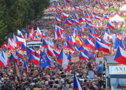 70 tisíc lidí demonstruje proti vládě na Václavském náměstí