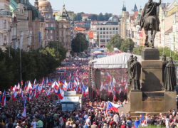 70 tisíc lidí demonstruje proti vládě na Václavském náměstí