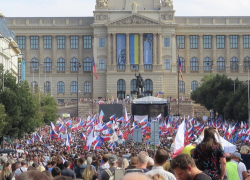 70 tisíc lidí demonstruje proti vládě na Václavském náměstí