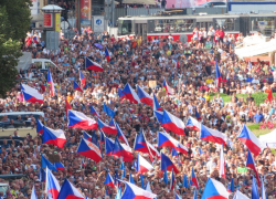 70 tisíc lidí demonstruje proti vládě na Václavském náměstí