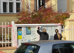 Vandal poškodil budovu ukrajinské ambasády červenou barvou