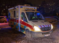 Policisté a záchranaři na místě útoku na Novodvorské