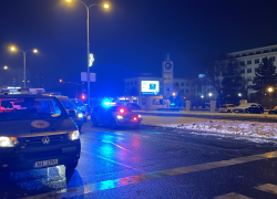 Policisté a záchranaři na místě útoku na Novodvorské