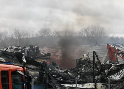 Lednový požár a jeho následky ve firmě na výrobu plastů do dveří aut v Mladé Boleslavi.