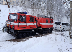 Sněhová nadílka komplikuje práci hasičům, horským záchranářům a dopravním policistům