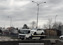 Od dnešního rána policie zabavuje po Praze luxusní auta, která jsou v pátrání