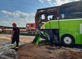 U Brna havarovaly dva autobusy. Mrtvý řidič a přes 50 zraněných