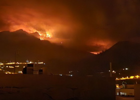 Dramatický požár na La Palma: Stovky lidí bojují s plameny, tisíce evakuovány