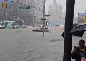 New York ohrožen bleskovými záplavami. Město je pod vodou.