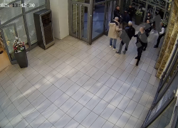 Na místo přijela i policie, obě strany tvrdí, že polici zavolal ten druhý