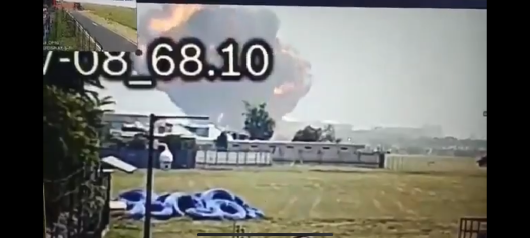 V Indii se po startu zřítilo letadlo. Jeden člověk z 242 přežil