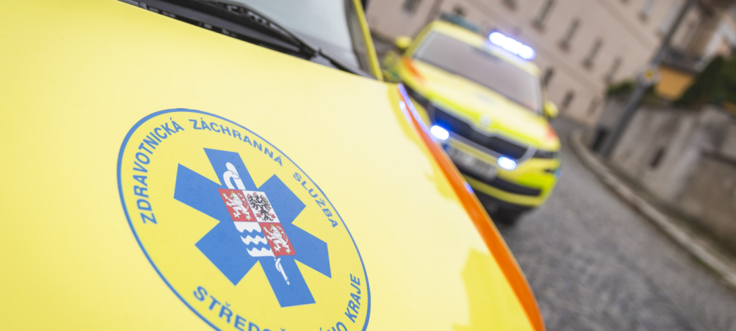 Skandál s polskými sanitkami: Falešné reference a manipulace tendru středočeské záchranky