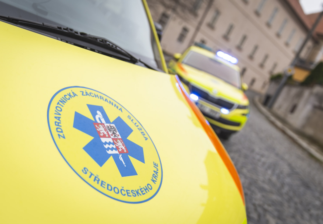 Skandál s polskými sanitkami: Falešné reference a manipulace tendru středočeské záchranky